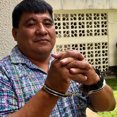 Soy Bernardo Caal Xol, maya Q´eqchi´. Estoy sentenciado a 7 años y 4 meses de prisión por delitos que me fabricaron por defender el #RíoCahabón en Guatemala.