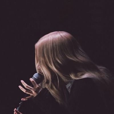 rockieroww's profile picture. 🌹🍑