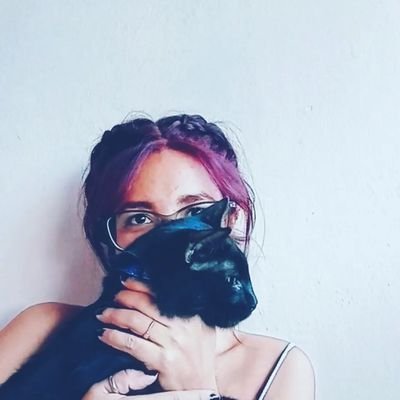 33. Socialmente torpe...
Psicóloga y artista frustrada.
Tengo un podcast!!! 👇🏽😉