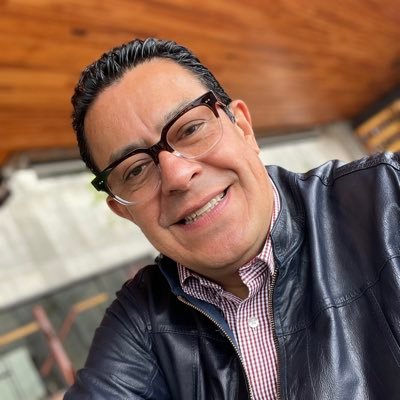 Abogado. Maestro en Admon. Pública. Coach Ejecutivo y de Equipos de Alto Desempeño (#ICCN) y Mago por siempre. Orgulloso de mi hermosa familia.: #OAXACA