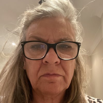 vivzucc's profile picture. 