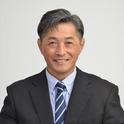 山口県萩市弥富で農業をしながら、萩市議会議員活動をしています。日本共産党に所属し、日本社会を弱肉強食の新自由主義の大金持ち大資本家天国から、圧倒的多数の庶民がみんなで豊かになる新しい社会づくりをすすめています。
　農業は、無農薬無肥料の米作り、農薬を使わないリンゴづくり、無農薬のそば作りを主に取り組んでいます。