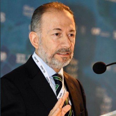 Ecuatoriano. Gerente Corporativo de Países en CAF, banco de desarrollo de America Latina