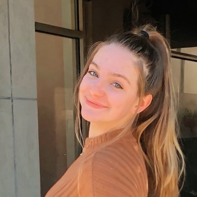 Smanthasenig's profile picture. 