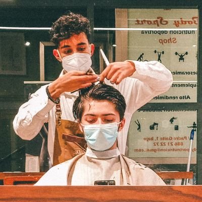 •Soy Víctor•

//Tu madre trabaja de bajo de mi casa.//