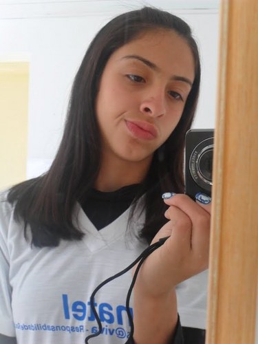 Quem sou eu ?
' aquela que está acima de você e abaixo de Deus .
         Eu sou tuuuhdibom (y)'
Eu não me acho
   Sou realista !
Nois planta Humildada !