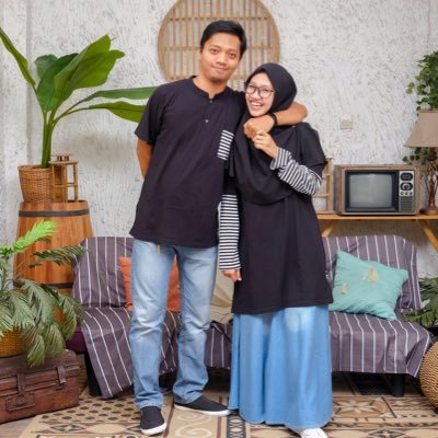 Saya seorang Istri - Ibu - & Pelayan Publik
Masih Working Mom
kadang juga Motivator, seringnya jadi Pedagang
😆
Random tips Instagram 👉🏽 #ceritasamaibu
