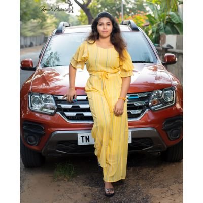 Abirami33065430's profile picture. Singing