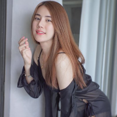 SophiaMax14's profile picture. Who is using Binance and has more than 21USDT in their wallet. I can help your money grow. DM me!!