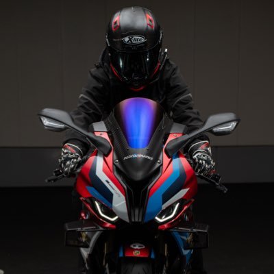 86(ZN6)→ GR86(ZN8) Ninja250r→ZX-6R636→959Panigale→ S1000RR'17 → S1000RR'21 (売却)→ Pembroke Welsh Corgi(ドラコ♂)