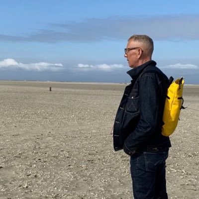 Nijkerk bewoner met Theo en hond Lexie. Ⓥ 🏳️🌈