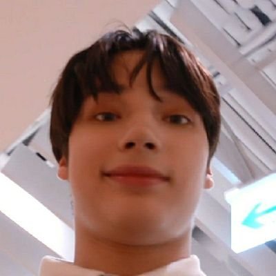 istroberyniV's profile picture. 0×1=LOVESONG (TXT) - 1:06 • she/her • semi-active