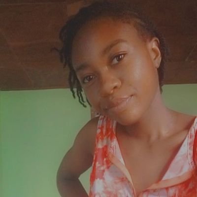 BoulRosa's profile picture. ✨on peut garder le sourire même dans les moments les plus sombres il suffit de se souvenir d'allumer la lumière 💡
