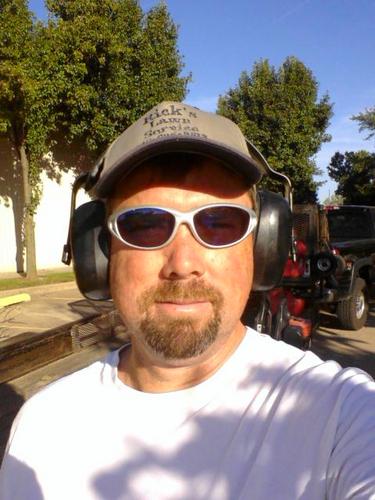 RAHeineman's profile picture. father to 4 husband to 1  -still livin the dream