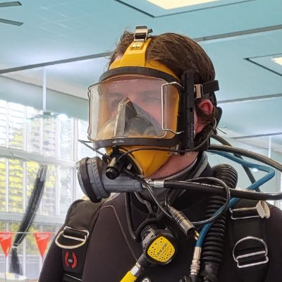 Rubber fan from down under. Gearhead, motorcyclist, diver. 18+ profile.