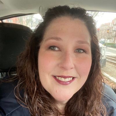 musician, singer, wife, mom, animal lover, obsessed with Outlander, Broadway, Harry Potter, etc., First-year Peaker