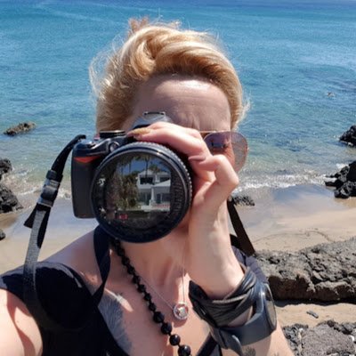 Fotógrafa,Diseñadora Gráfico Organizadora de Eventos,Estudiante Marketing Digital, Vocalista Grupo Arbol.