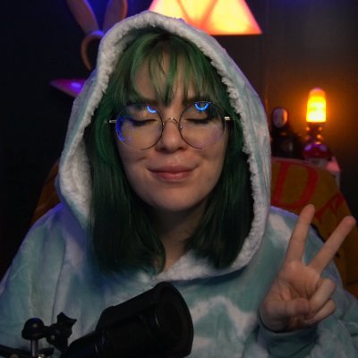 twitch streamer | obsessed with plants & coffee | comfy and spooky | 🏳️‍🌈 she/her