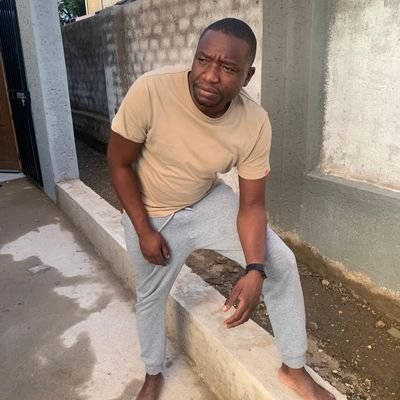 Dontuli3's profile picture. Live ur life