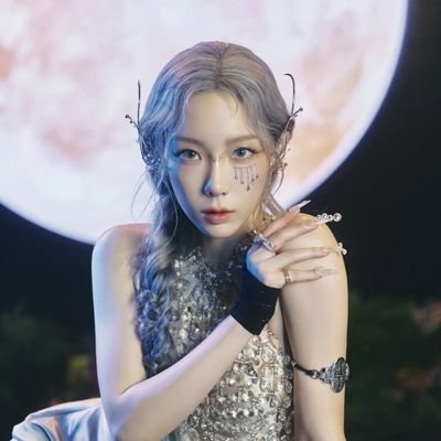 ywwwswwwy's profile picture. 