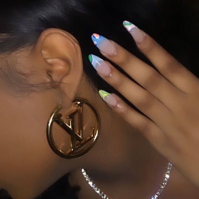 Imaginebeingbri's profile picture. 