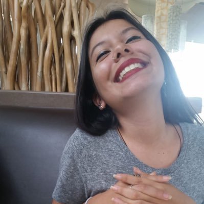 Hago sonidos de pájaro🌻 Quería ser comediante, pero me tocó ser maestra.