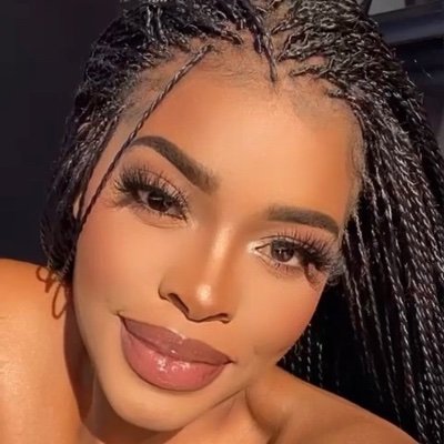 Founder of
@pro.beautyco (💄) &
@amara.belle_za (🌷) on Instagram.