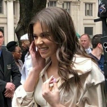 daily photos, updates, and anything related to actress & singer-songwriter @haileesteinfeld