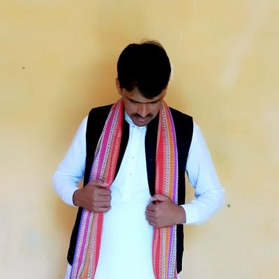 جو رکے تو کوہِ گراں تھے ہم،جو چلے تو جاں سے گزر گئے!
راہِ یار ہم نے قدم قدم تجھے یادگار بنا دیا.