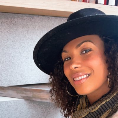 Fernand79963850's profile picture. universo