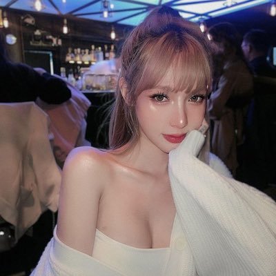 lixin990929's profile picture. 生活之所以生活，就是各有各的无奈，各有各的苦衷，不需要在别人眼里活的多风光，只想要我的生活不要那么心酸就好。