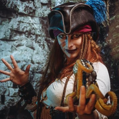 🏴‍☠️🇫🇷
🐙 Octopus Polyvalent Artist 🐙
☠️ Event Animations ☠️
📷 Atypical Photo Model 📷
🐙Lady Octopus🐙
☠️Capitaine Onirique #apirateslifeforme 
🎮Geek