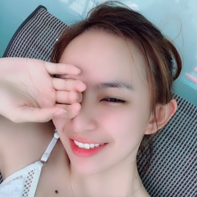 Hotte Elaine Tan 🥰 Hot , sexy , seduce 有个绿男友，但是可以自己骚动。 喜欢做❤️ 😊（久帐号被关了，新帐号会更火辣）