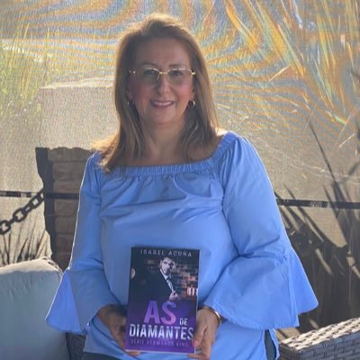 Autora de novelas románticas. Amazon, primer puesto en concurso Erigínal Books 2017. Jurado del concurso literario Amazon Storyteller.