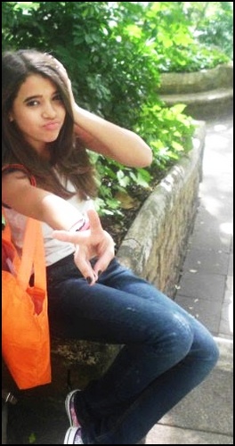 ;          sonhadora (: