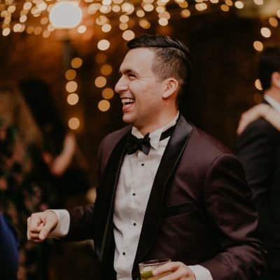 Dem ad guy. Married to @LaurieVanHall Dad to Owen, Dog-dad to Kenobi Alum: @PeteButtigieg, @Northeastern. Lukewarm @NBA/@WashWizards take-haver. He/él.