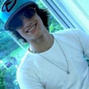 17 anos , modelo e estudante.. Amo musica , foto e voce tambem ;)
Segue aee