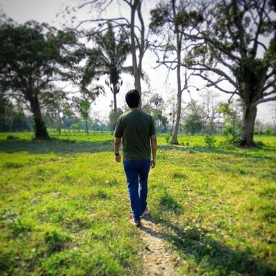 luis_alcs's profile picture. We accept the love we think we deserve.!
