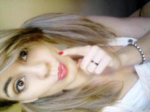 Thatiucy Souza, 18 anos, DEUS, violão, musica, photos, AMOR ! http://t.co/4u2zKLz3Iv