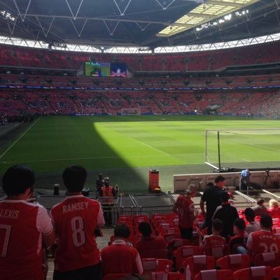 Sports writer for @Epigrampaper// obsessive Arsenal fan, Faithful to the San Francisco 49ers, Student at the university of Bristol// benzucker799@gmail.com