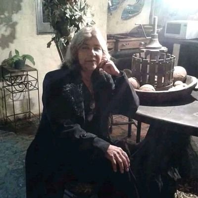 Amo a mis hijos y nietos y bisnietos, la tranquilidad. Adoro viajar. Me encanta conversar dentro del marco del respeto. Amomi país. Viva Venezuela libre.