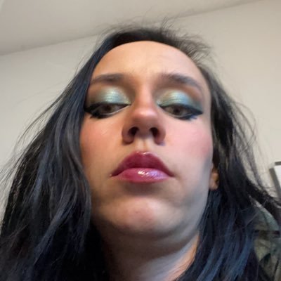 nadjadrainah's profile picture. shouting endlessly into the void