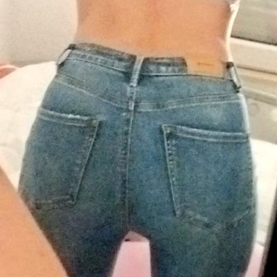 LaylaDirty's profile picture. #Duftwäsche #Tragewunsch #Duftmasken  #fussfetisch #getragenehöschen #sockenliebe #nylonfetisch #nylon #dirtylayla

Ich erfülle deine Träume 👃👙🧦😷🦶📸✊💦😈🔥