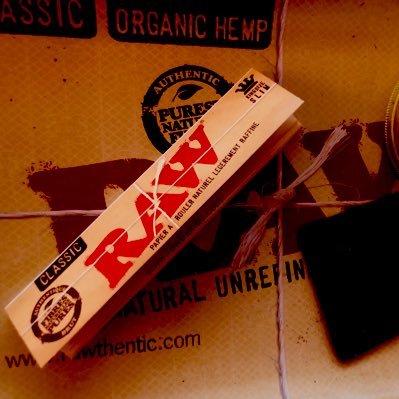 JoSlim_420's profile picture. Cadre dans la finance de 38 ans qui aimerais pouvoir fumer son bédo sans risquer de tout perdre #FranceVerte #Légalisation 🇫🇷🍁🌱💨