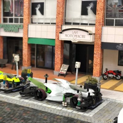 ミニ四駆メインです。埼玉在住。2019年９月からどっぷりハマり、現在色々弄くり回しながら勉強中。Maesというチームに所属させて頂いてます。春日部レジャランよくいます。レッツゴー世代です。マンタレイ大好き。MSフレキ使ってます。仲良くしてください！