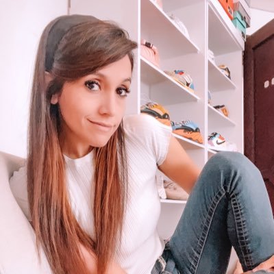 Geek by Default🎮| Ñoñadas y Niñadas Blogger💻| Stories Lover🎞️| Lettering Addict✍🏻| Sneakerhead👟| Maker de lo que me proponga🙆🏻‍♀️