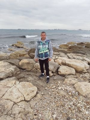 UszkaiJ's profile picture. 