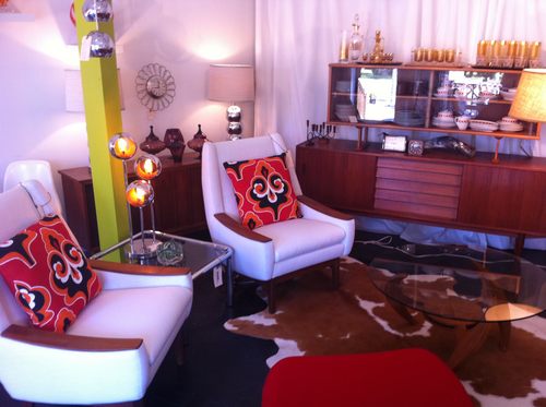 Modern MidCentury Vintage Furnishing/Accessories/Lighting Shop.
1 hour NW of Toronto.