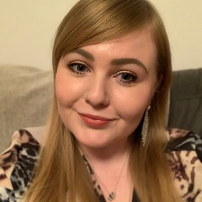 Training to be a clinical associate psychologist | NTU UCL | I love going to gigs and doggos 🐶