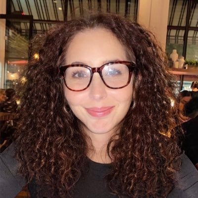 charrylu's profile picture. Entre la espada y la pared, yo me quedo con la espada.